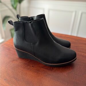 NEW Aerosoles Brandi Black Faux Leather Wedge Ankle Boots Womens Size 12